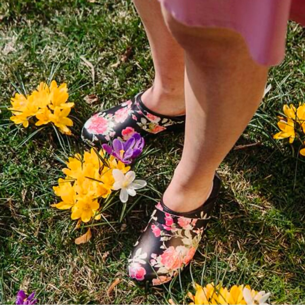 MOHEDA TOFFELN Black Leather Pink Rose Floral Swedish Wooden Heel Slip On Clogs